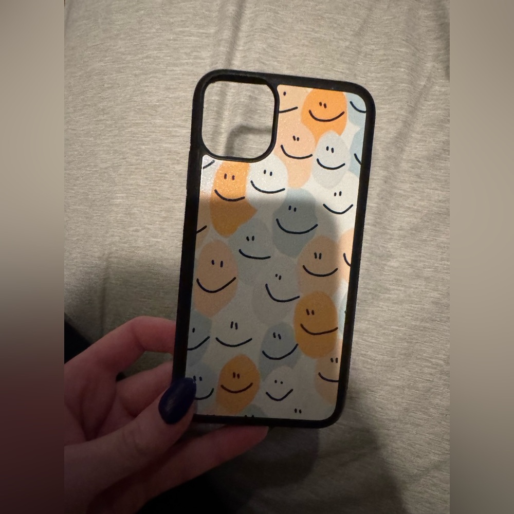 iphone 11 smiley case